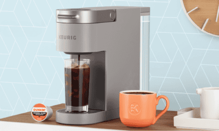 Cafetera Keurig con caja de K-Cups a solo $126